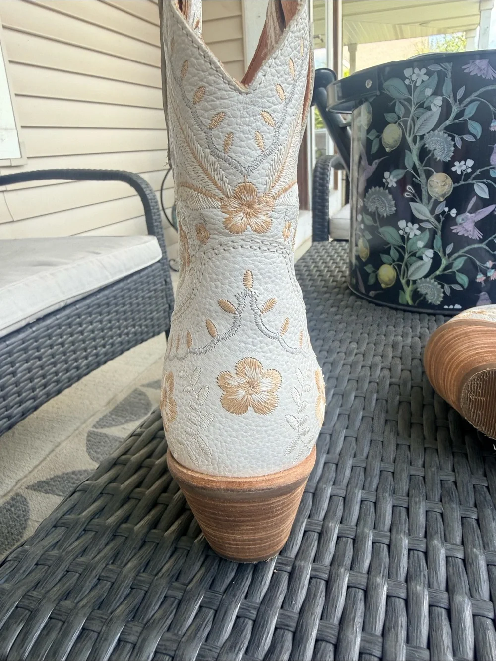 dingo cream ankle